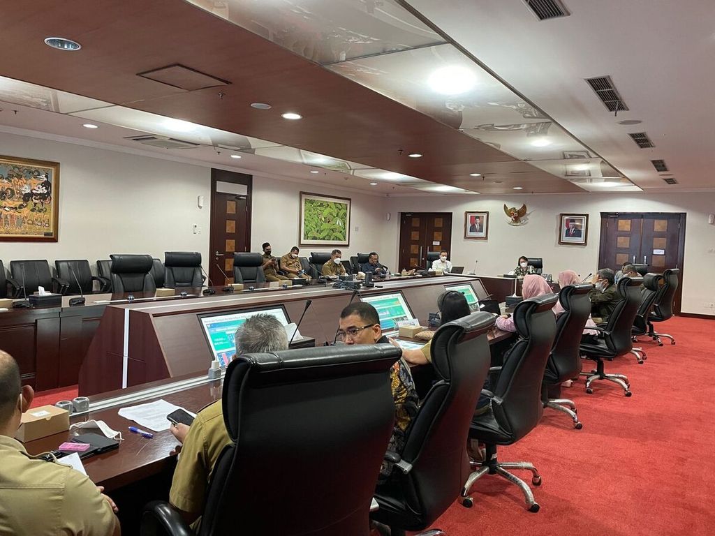 Kantor Staf Presiden (KSP) menyelenggarakan rapat koordinasi bersama kementerian/lembaga dan pemerintah daerah terkait percepatan penerbitan nomor induk berusaha (NIB) bagi usaha mikro, kecil, dan menengah (UMKM), Kamis (4/8/2022), di Gedung Bina Graha, Jakarta.