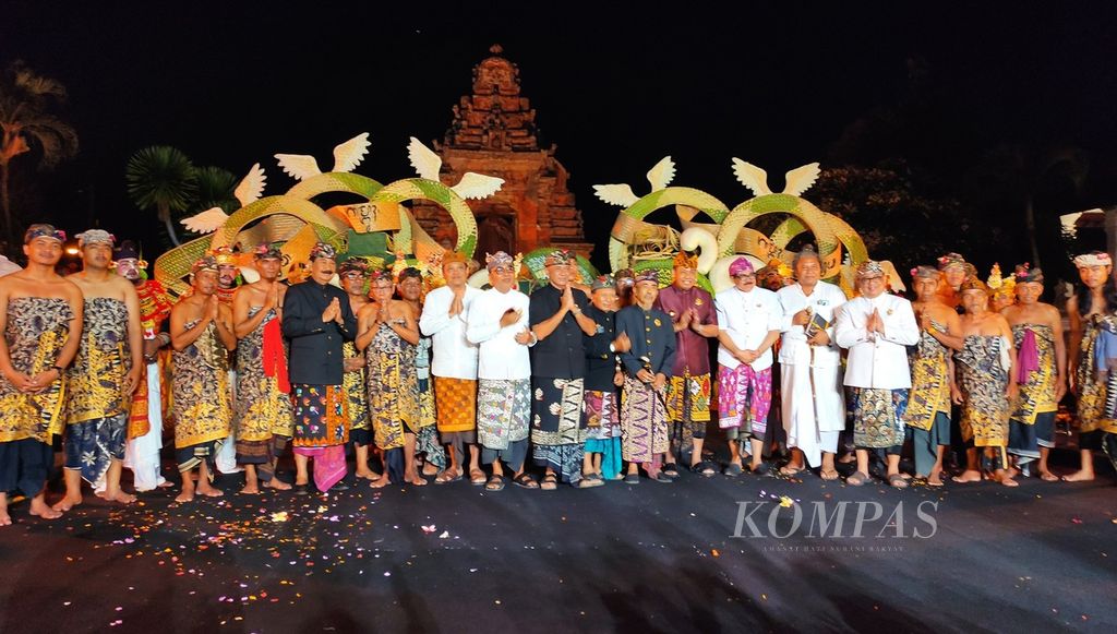 Yayasan Puri Kauhan Ubud, Gianyar, menggelar pentas seni Gambuh Buddha Kecapi di area Pemedal Agung Puri Agung Klungkung, Klungkung, Jumat (27/10/2023).