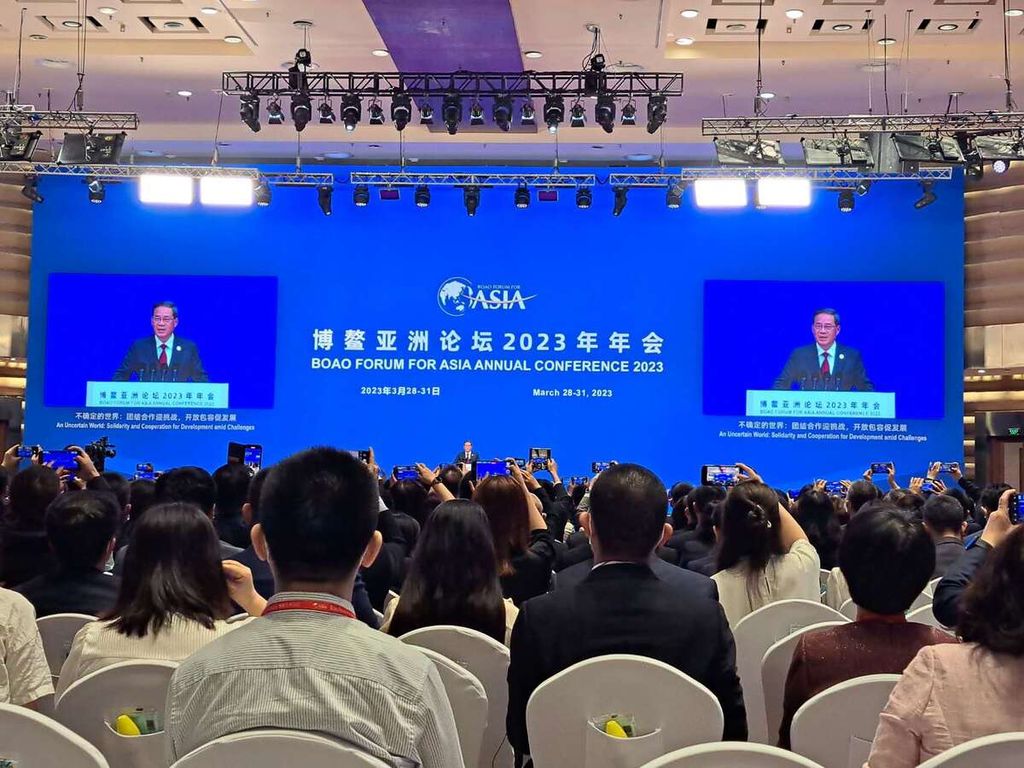 Perdana Menteri China Li Qiang saat memberi kata sambutan di pembukaan Boao Forum for Asia (BFA) 2023 di Boao, Hainan, China selatan, Kamis (30/3/2023). Untuk pertama kalinya sejak pandemi Covid-19, forum itu kembali digelar luring seutuhnya, dengan China menegaskan komitmennya kepada dunia untuk membuka diri lebih lebar dan menularkan pemulihan ekonomi ke negara-negara Asia lainnya.