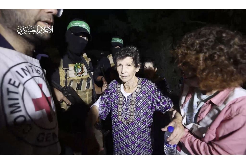The captured image of the video footage released by the Al-Qassam Brigade via Telegram channel shows Yocheved Lifshitz (center) being escorted by Hamas members as both were released and handed over to the International Committee of the Red Cross (ICRC) at an undisclosed location on Monday (23/10/2023).