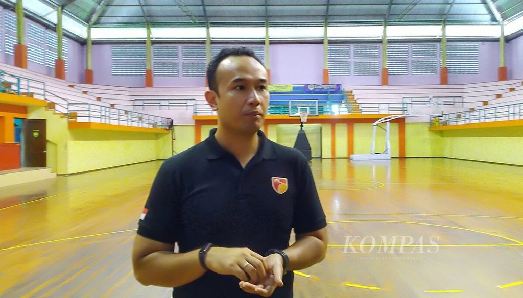 Direktur Utama IBL Junas Miradiarsyah ditemui wartawan di GOR Merpati, Kota Denpasar, Bali, Senin (19/12/2022). 