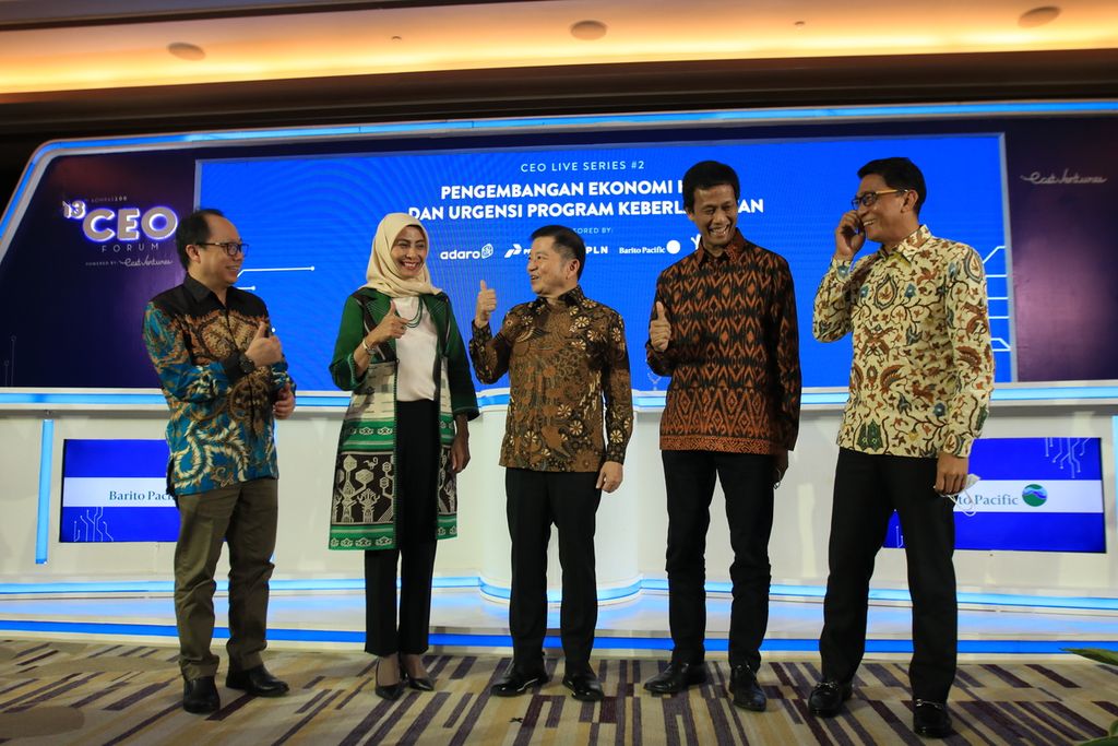 Menteri Perencanaan Pembangunan Nasional/Kepala Badan Perencanaan Pembangunan Nasional Suharso Monoarfa menghadiri acara Kompas100 Ceo Forum: CEO Live Series di The Westin Jakarta. Diskusi di hari kedua ini mengusung tema "Pengembangan Ekonomi Hijau dan Urgensi Program Keberlanjutan". 