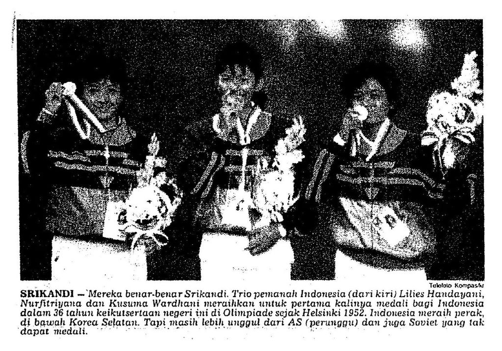 SRIKANDI — Mereka benar-benar Srikandi. Trio pemanah Indonesia (dari kiri) Lilies Handayani, Nurfitriana dan Kusuma Wardhani meraihkan untuk pertama kalinya medali bagi Indonesia dalam 36 tahun keikutsertaan negeri ini di Olimpiadei sejak Helsinki 1952. Indonesia meraih perak di bawah Korea Selatan. Tapi masih lebih unggul dari AS (perunggu) dan juga Soviet yang tak dapat medali.