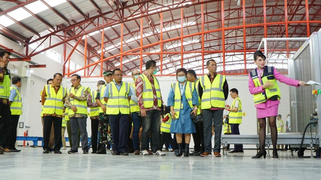 General Manager Bandara Juanda Surabaya Sisyani Jaffar saat meresmikan terminal kargo dan pos internasional, Kamis (1/12/2022).