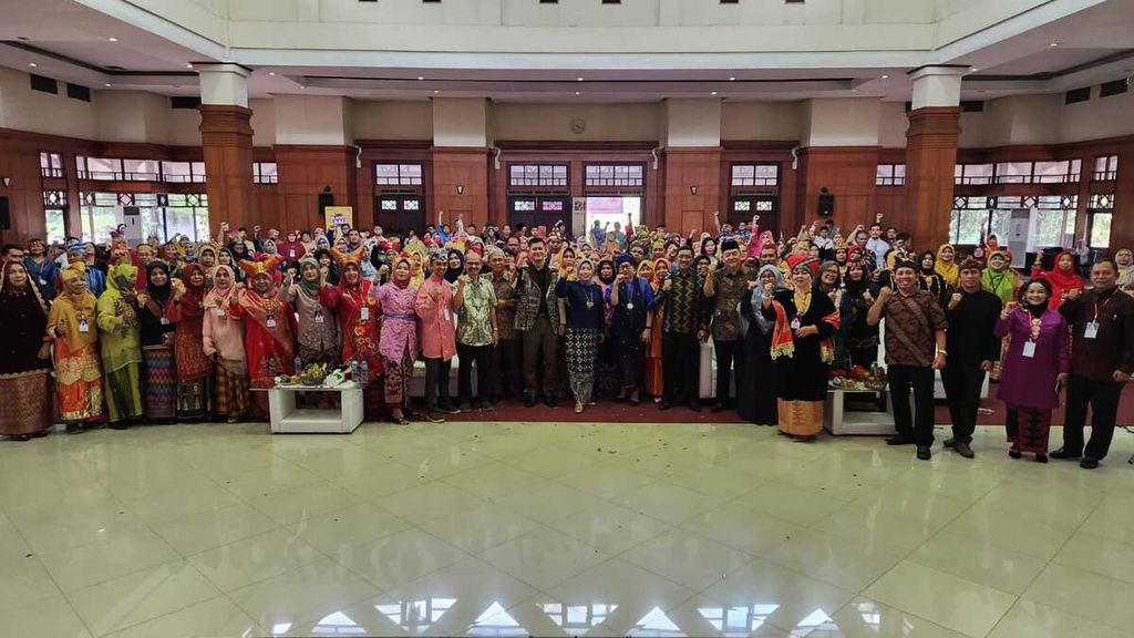 Ratusan guru Sejarah dari berbagai daerah yang tergabung dalam Asosiasi Guru Sejarah Indonesia (AGSI) menggelar Musyawarah Kerja Nasional dan Simposium Nasional Guru Sejarah Ke-5 di Jakarta pada 19-22 Oktober 2023. 