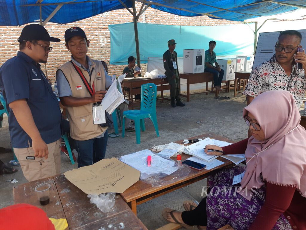 Suasana TPS 07 Kelurahan Kalijaga, Kecamatan Harjamukti, Kota Cirebom, Jawa Barat, Rabu (17/4/2019).