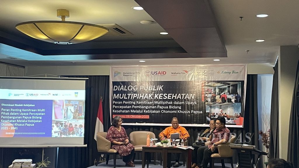 Acara diskusi antara lembaga masyarakat dan pemerintah dalam upaya penanganan persoalan kesehatan masyarakat Papua di Jayapura, Jumat (6/10/2023).