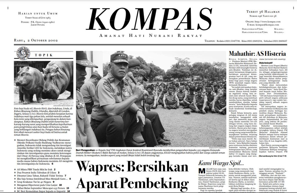 Kepala Staf TNI Angkatan Darat (KSAD) Jenderal Ryamizard Ryacudu memberikan pengarahan kepada anggota Kodam I Bukit Barisan di Medan, Selasa (1/10/2002), usai insiden kontak senjata antara Linud 100/PS dan Polres Langkat dan Brimob Polda Sumut. 