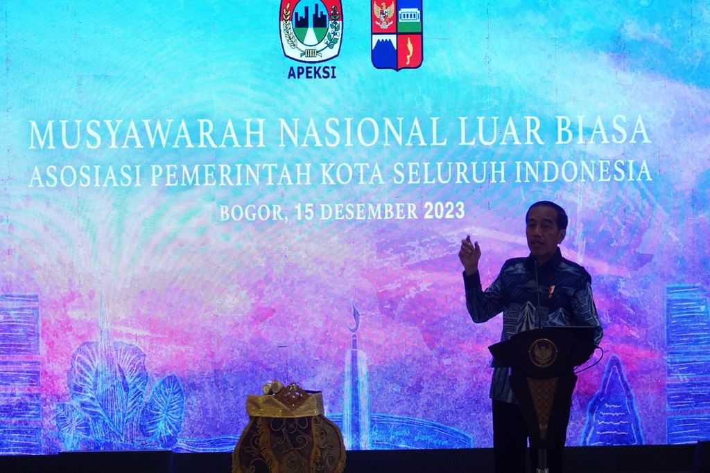 Presiden Joko Widodo meresmikan Pembukaan Musyawarah Nasional Luar Biasa Asosiasi Pemerintah Kota Seluruh Indonesia (Apeksi) Tahun 2023 di Kota Bogor, Jawa Barat, Jumat (15/12/2023).