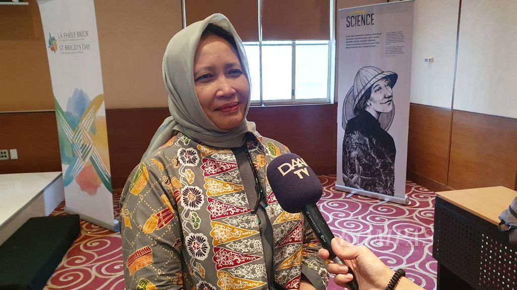 Kepala Unit Pengelola Museum Kebaharian Jakarta Misari saat diwawancara wartawan di Museum Bank Indonesia, Jakarta, Kamis (1/2/2024).