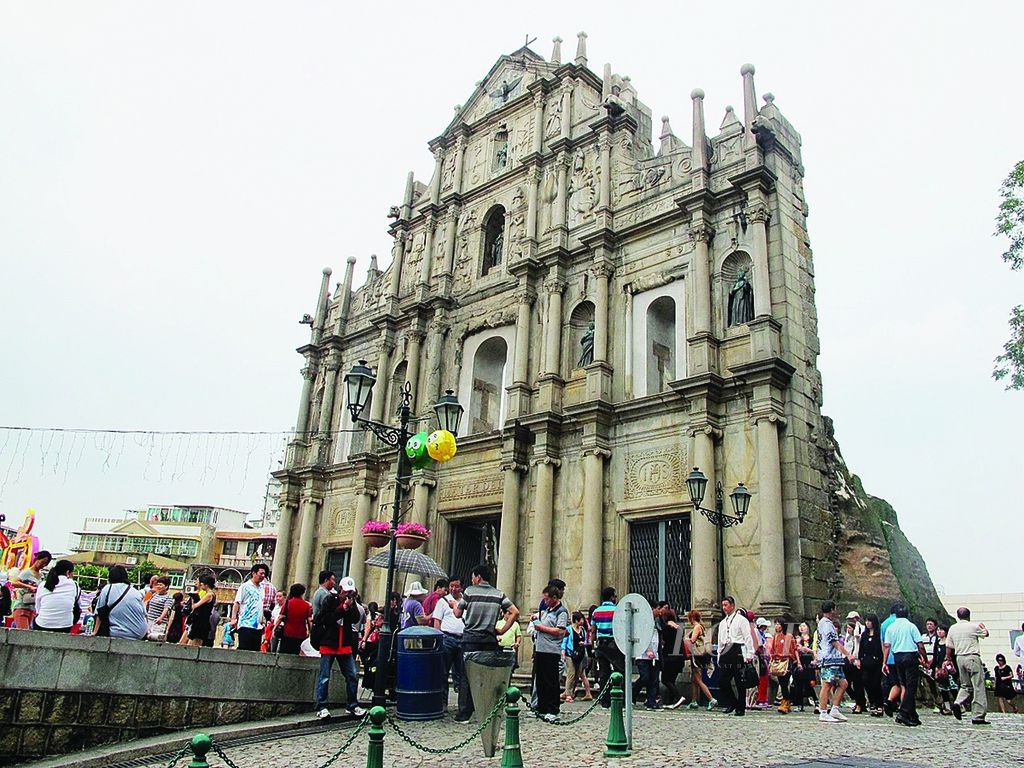 Gereja St Paul di Macau SAR (warga setempat menyebutnya Da Sam Ba) yang merupakan situs warisan dunia versi UNESCO. 