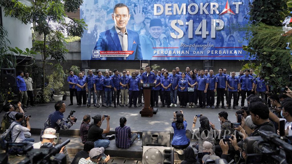 Suasana saat Ketua Umum Partai Demokrat Agus Harimurti Yudhoyono menyampaikan Pidato Awal Tahun 2023 di Kantor DPP Partai Demokrat, Jakarta, Kamis (12/1/2023). 