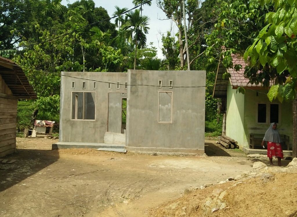 Rumah bantuan dari Baitul Mal Aceh Utara untuk warga miskin Gampong Alue Seumambo, Kecamatan Cot Girek, Kabupaten Aceh Utara, Juni 2022. Anggaran pembangunan rumah untuk warga miskin tersebut diduga dikorupsi. Lima orang ditetapkan sebagai tersangka.