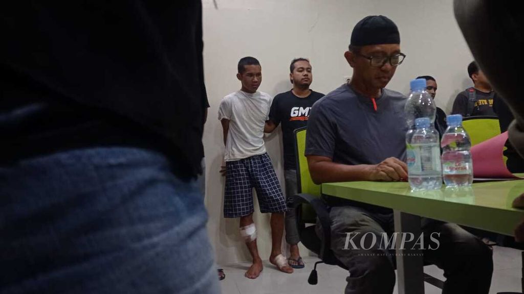 Salah satu narapidana yang kabur ditembak pada bagian kakinya karena mencoba melawan petugas saat ditangkap di Kotawaringin Timur, Selasa (7/3/2023).