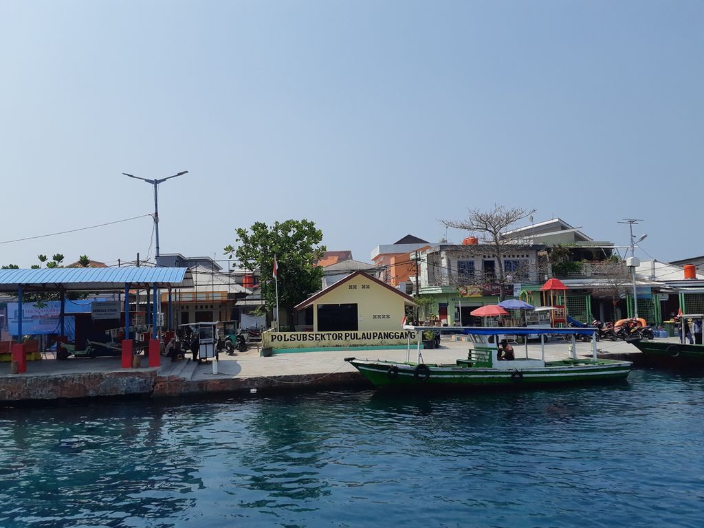 Dermaga Pulau Panggang, Kepulauan Seribu, Kabupaten Kepulauan Seribu, DKI Jakarta, Sabtu (28/10/2023).