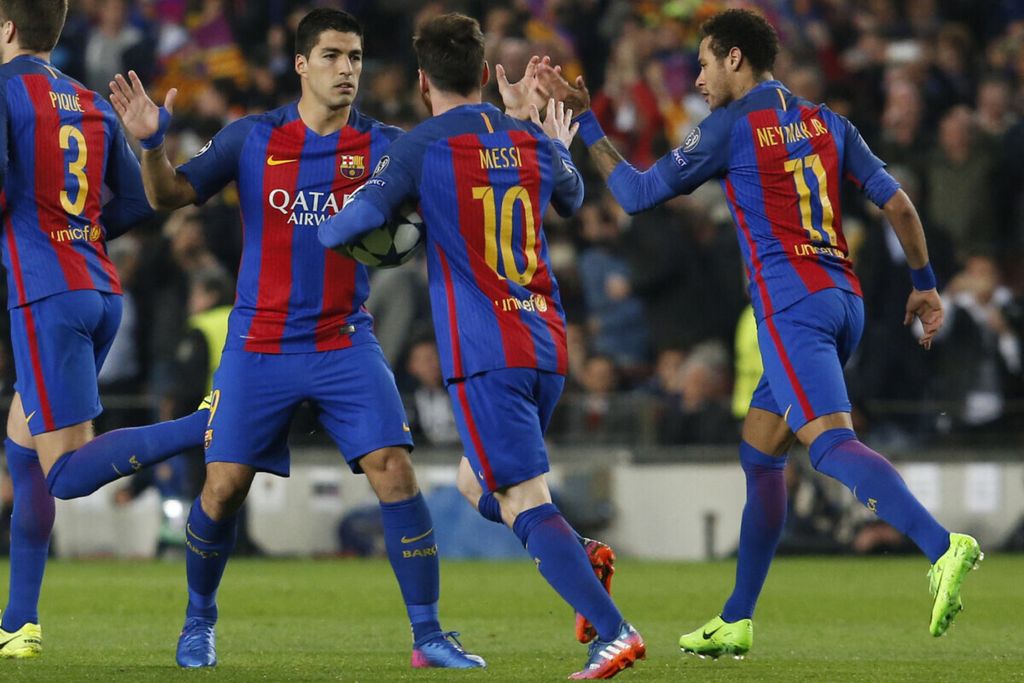 Trio penyerang Barcelona, Lionel Messi (tengah), Luis Suarez (kiri), dan Neymar, saat laga Liga Champions melawan PSG, 8 Maret 2017. 