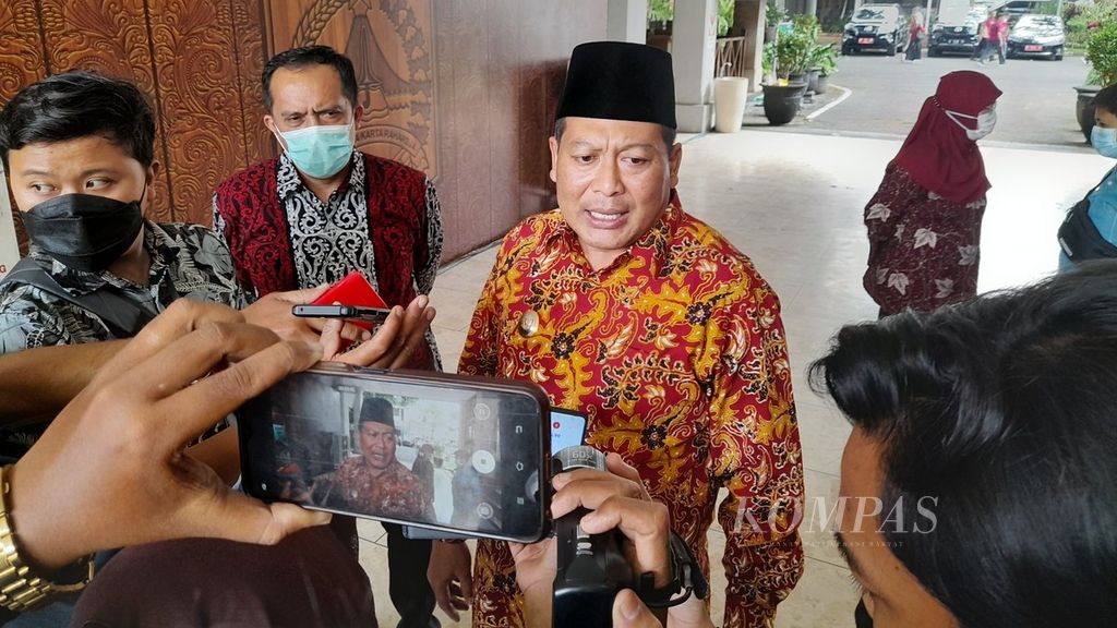 Wakil Bupati Malang Didik Gator Subroto tengah menjawab pertanyaan awak media, Sabtu (25/6/2022).