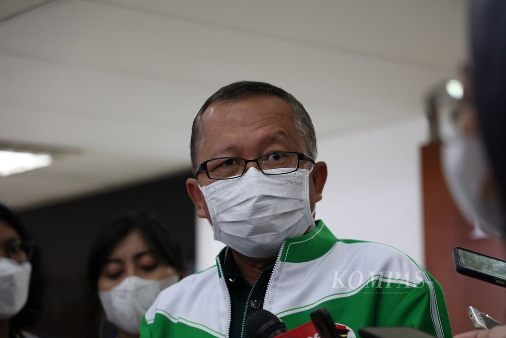 Wakil Ketua Umum Partai Persatuan Pembangunan (PPP) Arsul Sani memberikan keterangan terkait pemberhentian Suharso Monoarfa dari jabatan Ketua Umum PPP di kompleks Parlemen, Senayan, Jakarta, Senin (5/9/2022). 