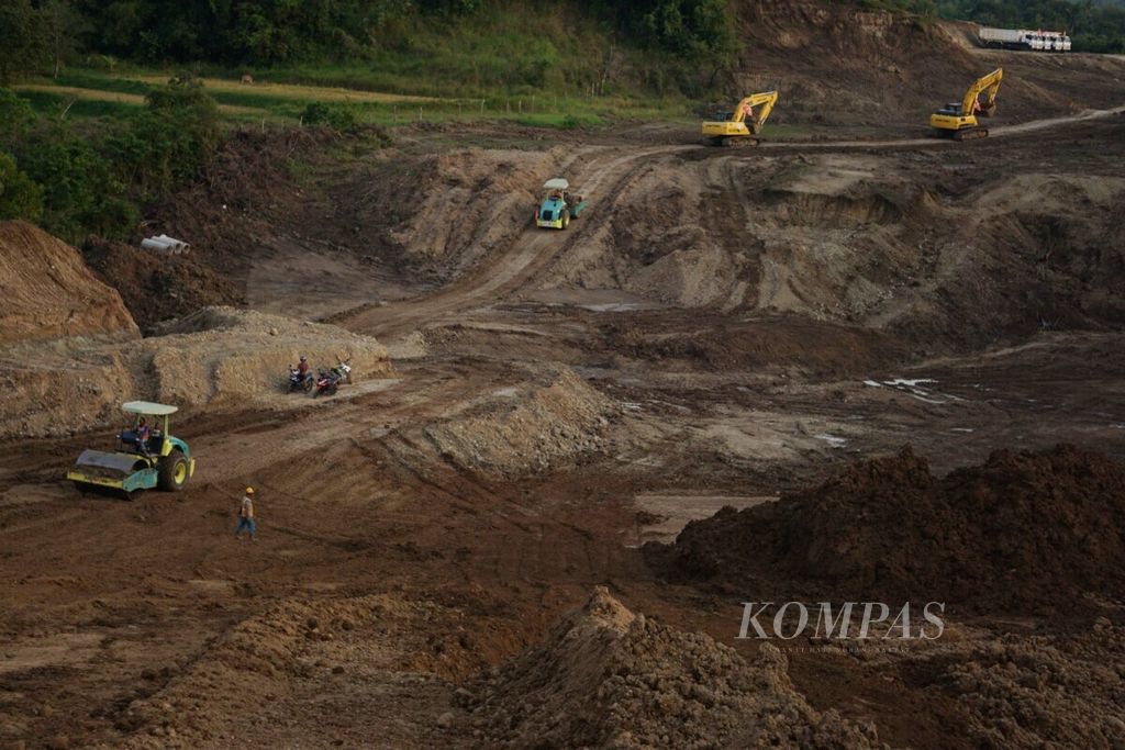 Pembangunan jalan tol Trans-Sumatera ruas Banda Aceh-Sigli sepanjang 74 kilometer, Kamis (14/3/2019). 