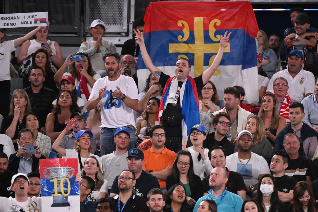 Ekspresi para penonton yang sebagian besar pendukung Novak Djokovic (Serbia) pada final tunggal putra Grand Slam Australia Terbuka 2023 di Melbourne, Australia, Minggu (29/1/2023) malam. Djokovic mengalahkan Stefanos Tsitsipas (Yunani), 6-3, 7-6 (4), 7-6 (5). 