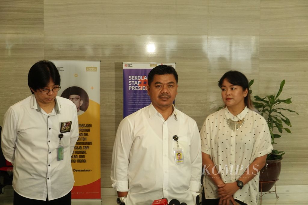 Deputi IV Kantor Staf Kepresidenan Juri Ardiantoro ketika memberikan keterangan pers di Jakarta, Senin (29/5/2023).