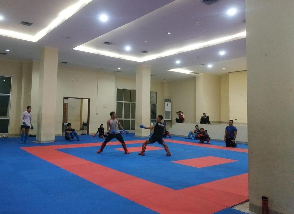 Persiapan tim nasional karate disiplin <i>kumite</i> menjelang SEA Games 2023. Mereka berlatih secara intensif di GOR Benhil Jakarta, Rabu (26/4/2023).