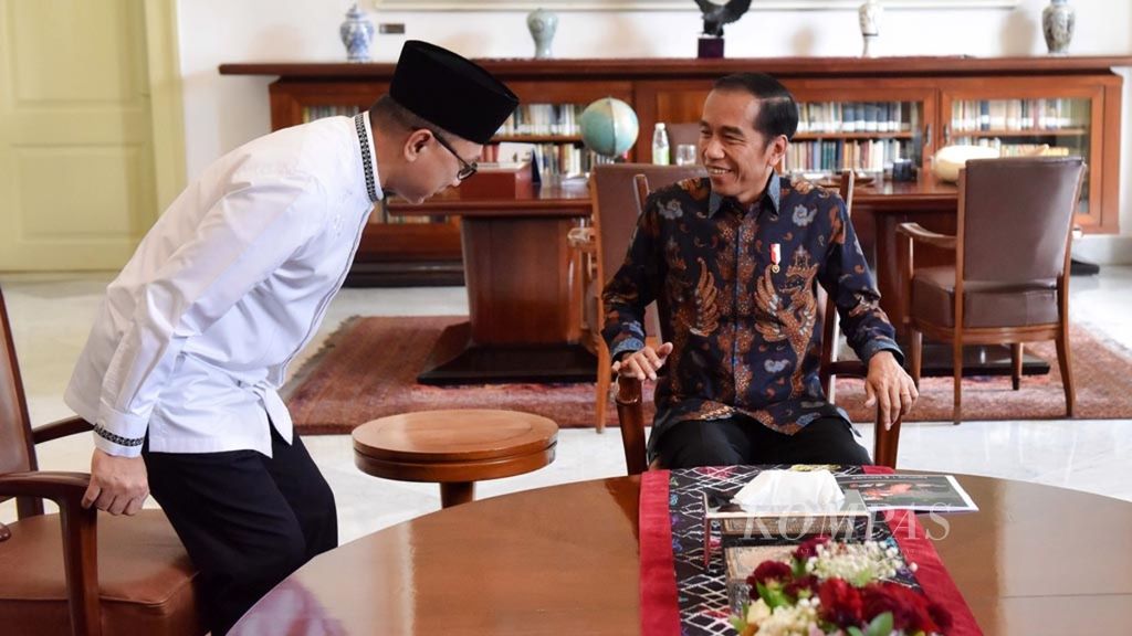 Presiden Joko Widodo menerima kunjungan Ketua MPR Zulkifli Hasan di Istana Kepresidenan Bogor, Jawa Barat, Rabu (22/5/2019). 