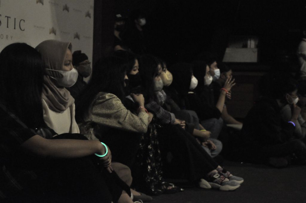 Suasana pertunjukan audio kisah horor Prahara Tarawangsa yang digelar tiga hari, 29-31 Juli 2022, di De Majestic, Bandung, Jawa Barat. Pertunjukan ini menjadi alternatif seni pertunjukan yang melibatkan hampir seluruh indera penontonnya. 