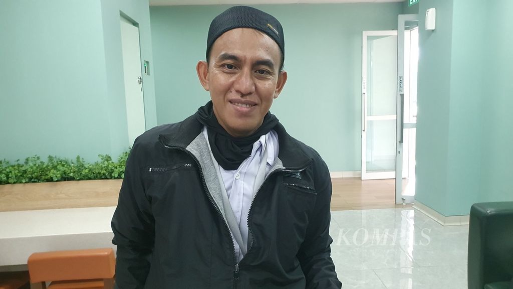 Wagi Wahyono (40), warga Kapuk Muara, Penjaringan, Jakarta Utara, saat ditemui, Kamis (25/7/2024), di Jakarta.