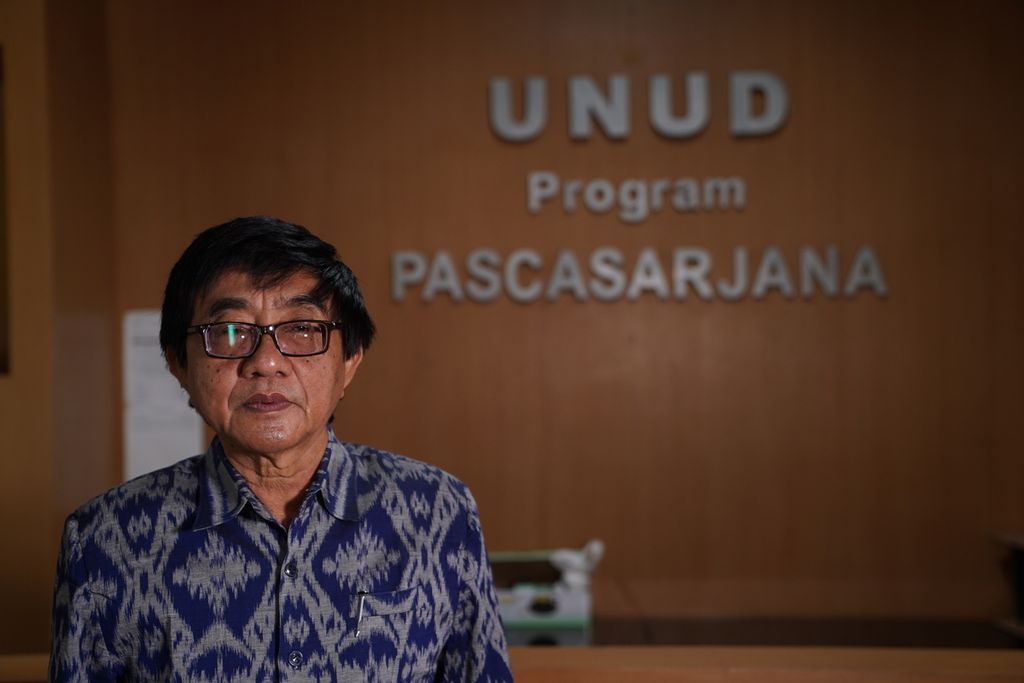 Profesor I Putu Anom Guru Besar Pariwisata Universitas Udayana saat di wawancarai Kompas di Universitas Udayana, Denpasar, Bali, Jumat (14/4/2023).