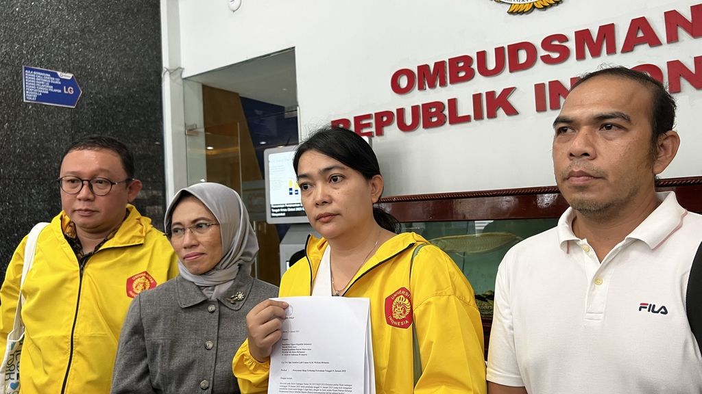 Keluarga Hasya beserta tim kuasa hukum mendatangi Ombudsman Republik Indonesia terkait dugaan malaadministrasi dan hasil visum kasus kematian Hasya di Kantor Ombudsman RI, Setiabudi, Jakarta Selatan, Selasa (31/1/2023).