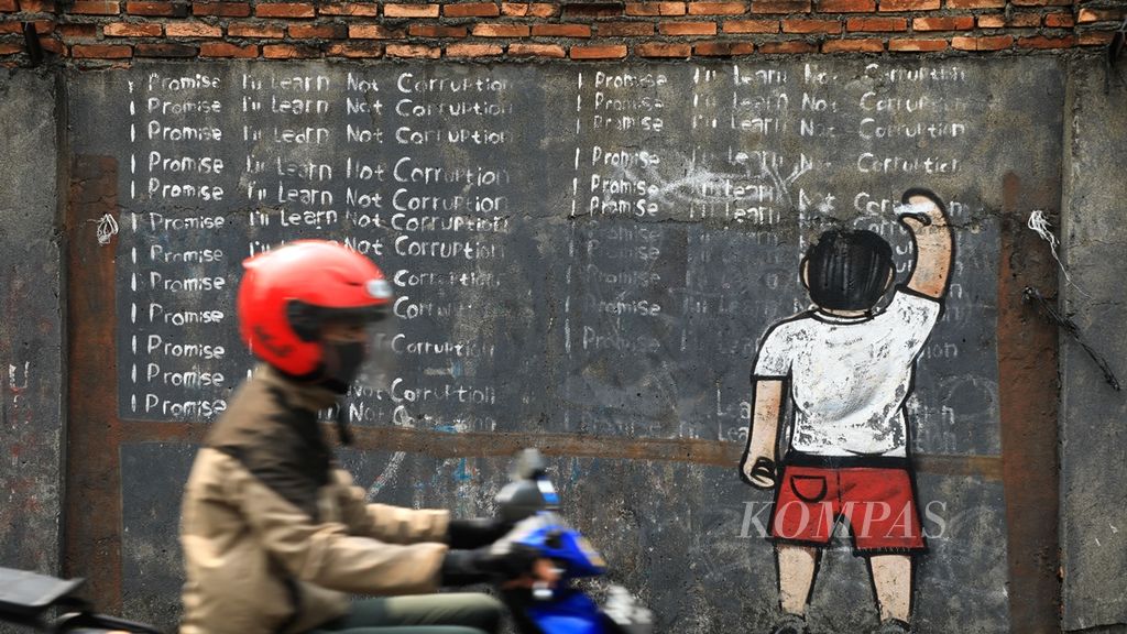 Corruption-themed murals and graffiti in Kebayoran Lama, Jakarta, Thursday (29/8/2019).