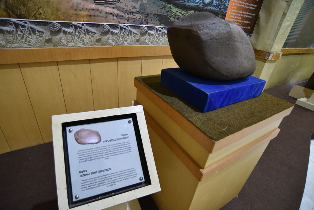 The replica of the Kedukan Bukit Inscription, which was found not far from Bukit Siguntang and is now displayed at the Sriwijaya Kingdom Museum in Palembang, South Sumatra, on Tuesday (29/10/2019).