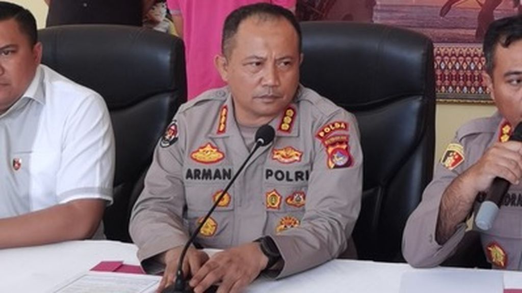 Kabid Humas Polda NTB Komisaris Besar Arman Asmara Syarifuddin konferensi pers di Mataram, Selasa (23/5/2023).
