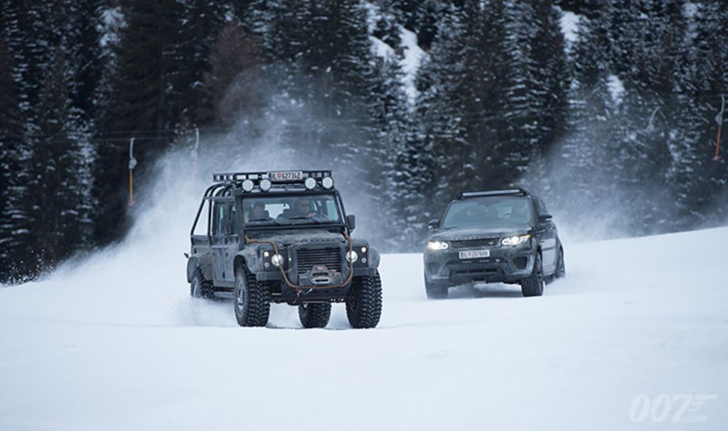 Dua unit Land Rover, Defender dan Range Rover Sports SVR, digunakan dalam film aksi James Bond <i>Spectre </i>yang dirilis tahun 2015 lalu. Kini, mobil-mobil yang digunakan di film ini dipajang di museum instalasi sinematik Spectre di Solden, Austria.