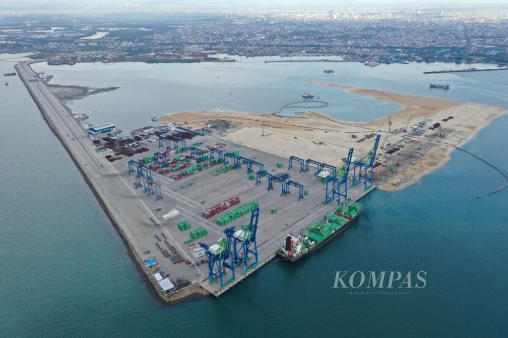 Kondisi Pelabuhan Batu Makassar atau Makassar New Port, Senin (5/4/2021). Saat ini, pihak Pelindo IV akan membangun akses tol menuju MNP untuk memudahkan arus keluar masuk kendaraan terutama kontainer.