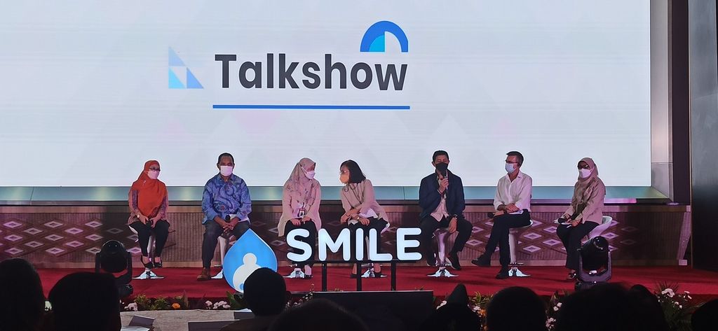 Acara <i>talkshow </i>terkait dengan pemanfaatan aplikasi SMILE yang dikembangkan Kementerian Kesehatan bersama dengan UNDP di kantor Kementerian Kesehatan di Jakarta, Senin (8/8/2022). Aplikasi ini diharapkan menjadi solusi inovatif untuk memperkuat sistem rantai pasok imunisasi di Indonesia.