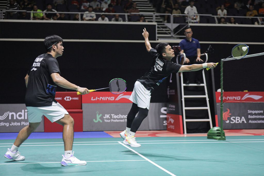 Ganda putra Leo Rolly Carnando/Daniel Marthin tersingkir pada babak pertama turnamen Singapura Terbuka di Singapore Indoor Stadium, Selasa (28/5/2024), ketika berhadapan dengan Kang Min-hyuk/Seo Seung-jae (Korea Selatan). Leo/Daniel kalah dengan skor 21-8, 20-22, 14-21.