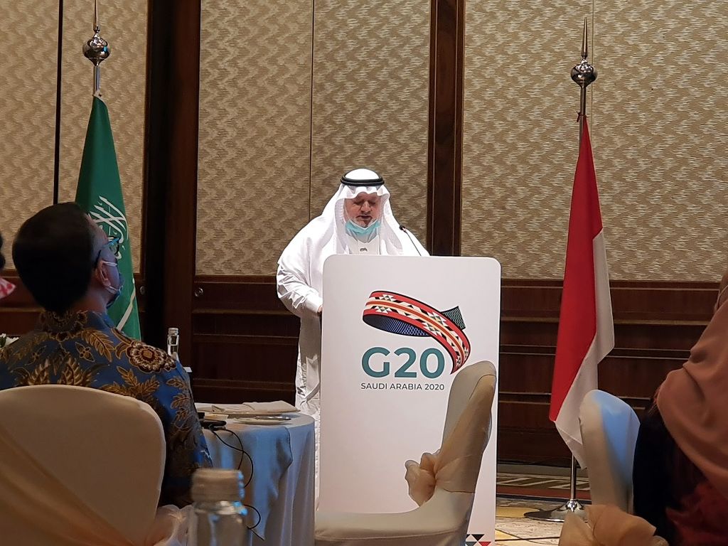 Duta Besar Arab Saudi Essam Bin Ahmed Bin Abed Al-Thaqafi, Selasa (27/10/2020), di Jakarta, menjelaskan rencana negara itu menggelar KTT Virtual G-20 kepada para pemimpin redaksi. Arab Saudi merupakan Ketua G-20.