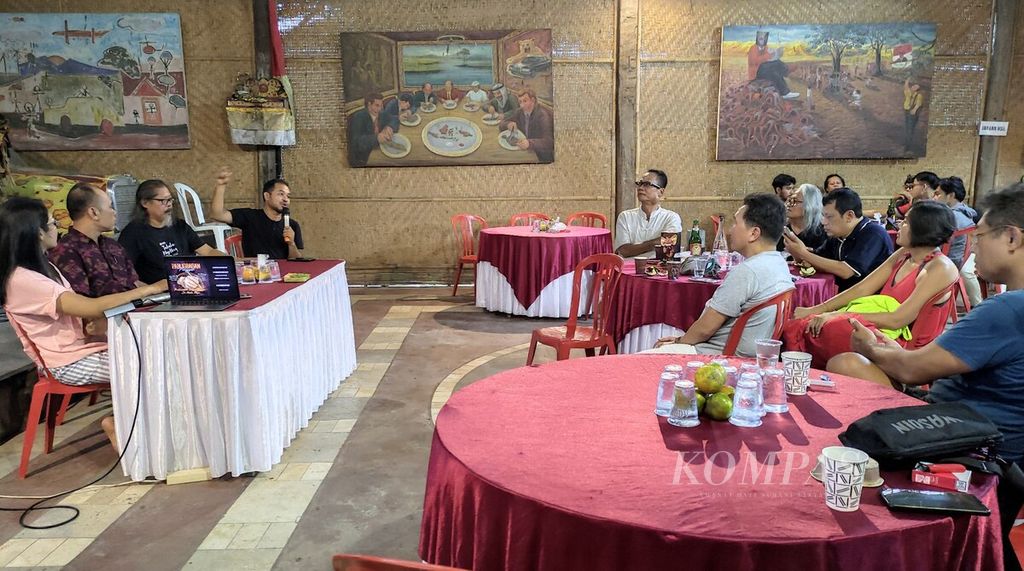 Komunitas Rumah Budaya Penggak Men Mersi Kota Denpasar menggelar <i>pabligbagan</i> atau dialog bertemakan "Problematika Tulisan Budaya di Media Massa", Sabtu (26/11/2022). 