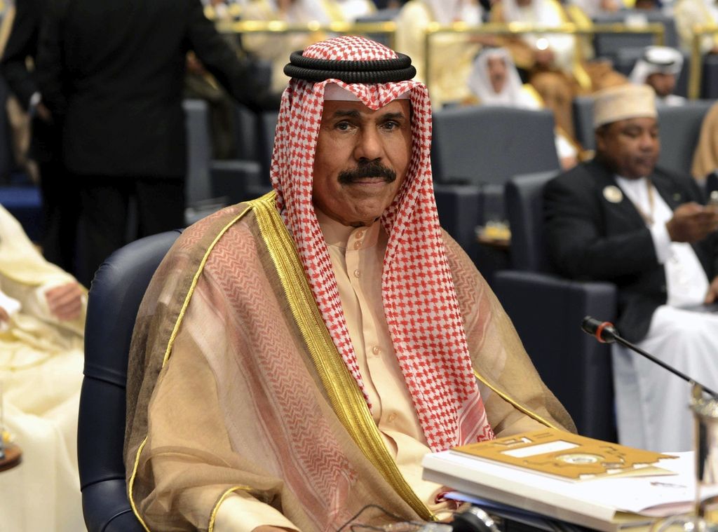 Sheikh Nawaf al-Ahmad al-Jaber al-Sabah, kala masih menjabat Putra Mahkota Kuwait, menghadiri sidang sesi penutup KTT Ke-25 Liga Arab di Istana Bayan, Kuwait City, Kuwait, 26 Maret 2014. Ia meninggal dunia saat menjabat sebagai Emir Kuwait, Sabtu (16/12/2023), dalam usia 86 tahun. 