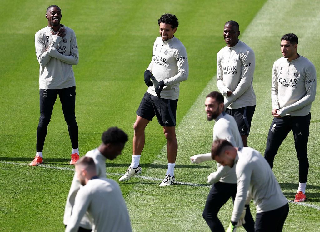 The players of Paris Saint-Germain underwent a training session at the PSG club training facility in Poissy, west of Paris, France, on Monday (6/5/2024) in preparation for the second semi-final match of the Champions League between PSG and Borussia Dortmund.