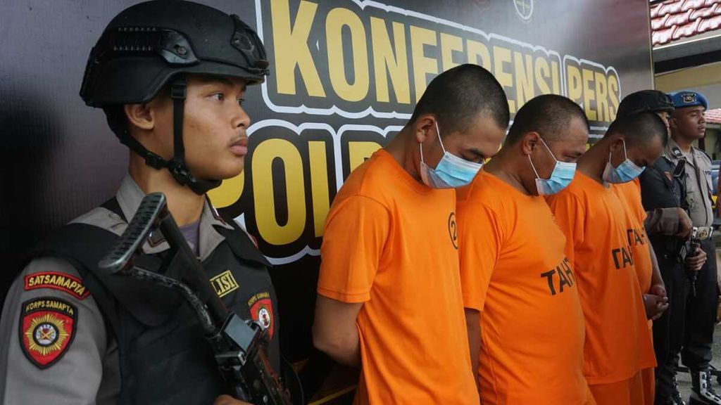 Jajaran Kepolisian Resor Purbalingga merilis kasus pembunuhan oleh empat tersangka di Purbalingga, Jawa Tengah, Jumat (8/3/2024).