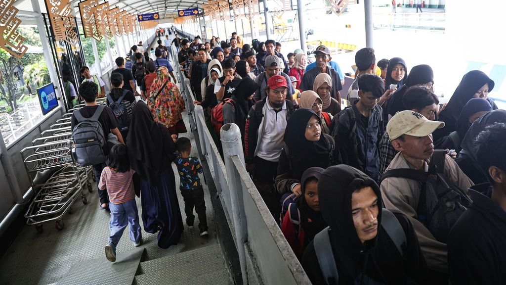 Puncak Arus Balik, Perjalanan Kapal Penyeberangan Bakauheni Ditambah ... image.