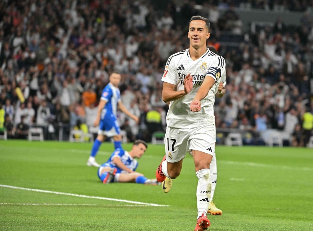 Pemain Real Madrid, Lucas Vazquez, merayakan golnya ke gawang Alaves pada laga Liga Spanyol di Stadion Santiago Bernabeu, Madrid, Selasa (24/9/2024). Real Madrid menang 3-2 pada laga itu.