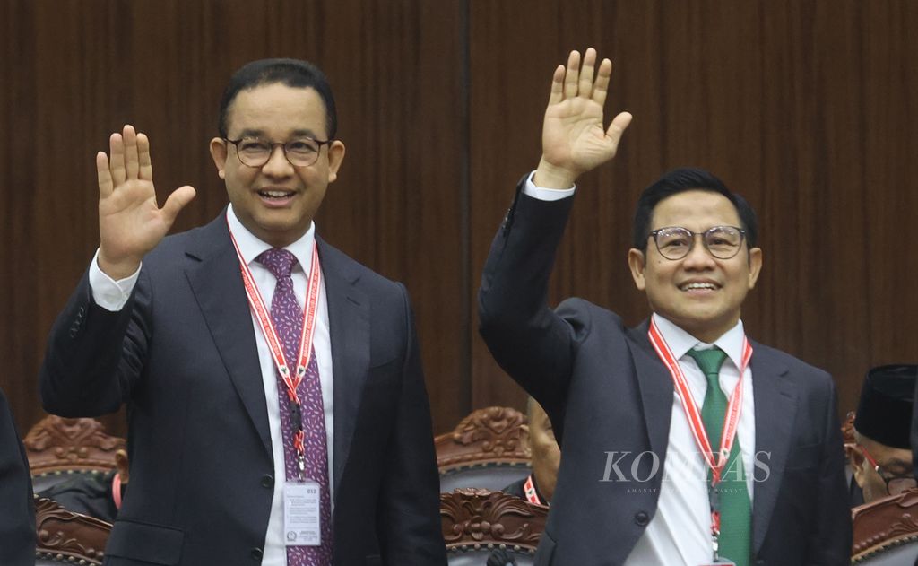 Pasangan nomor urut 1, Anies Baswedan-Muhaimin Iskandar, menghadiri pembacaan putusan Perselisihan Hasil Pemilihan Umum Pilpres 2024 di Mahkamah Konstitusi, Jakarta, Senin (22/4/2024). 