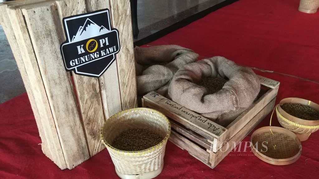 Kopi lereng Kawi yang ikut dipamerkan dalam Malang Coffee Ethnic 2019 di Malang, Jawa Timur, Rabu (2/10/2019).