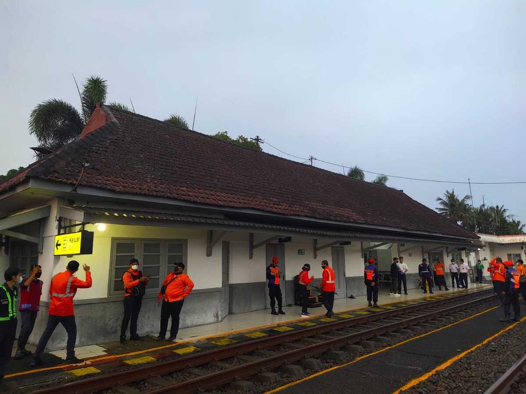 Suasana Stasiun Gumilir, Kabupaten Cilacap, Jawa Tengah, yang mulai dioperasikan kembali, Jumat (1/4/2022).