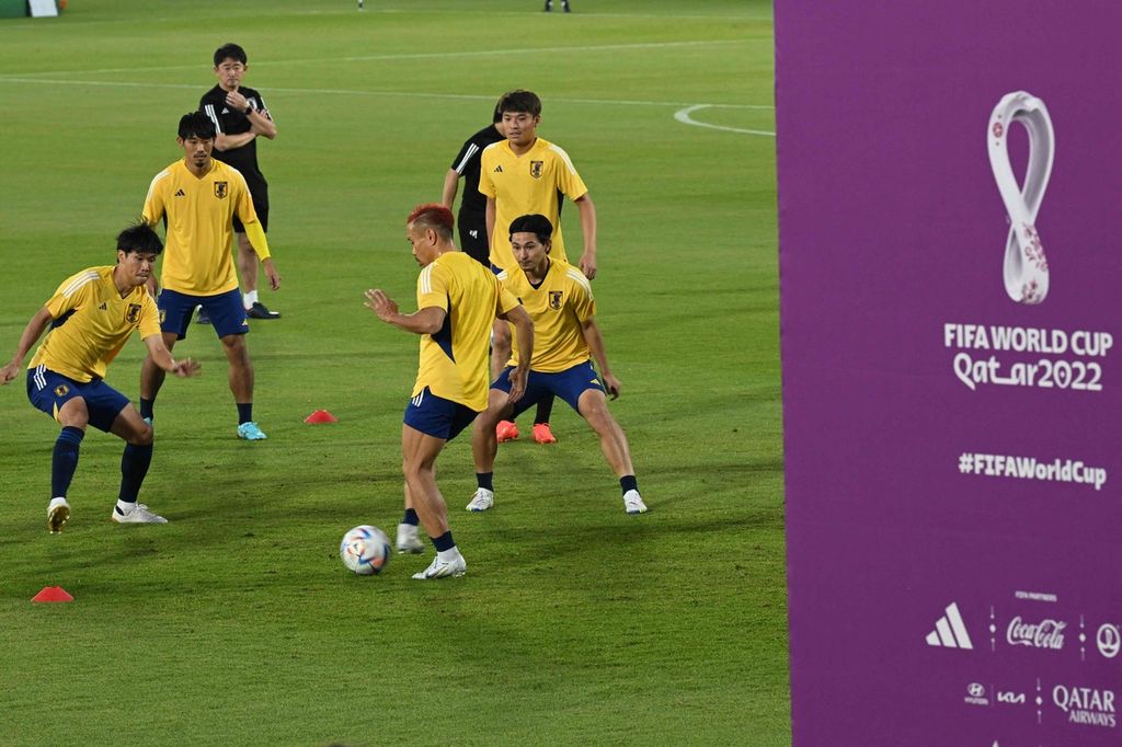 Pemain Jepang berlatih di fasilitas latihan Al Sadd SC, Doha, Selasa (22/11/2022). Jerman akan menghadapi Jepang pada penyisihan Grup E Piala Dunia Qatar 2022, Rabu (23/11/2022). 