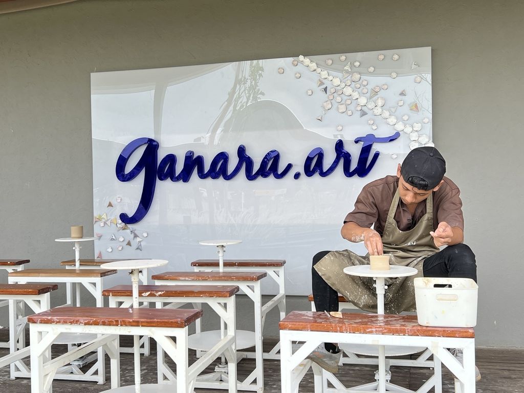 Ganara Art, studio seni untuk umum, membuka cabangnya di Orange Groves, Pantai Indah Kapuk 2, Jakarta.